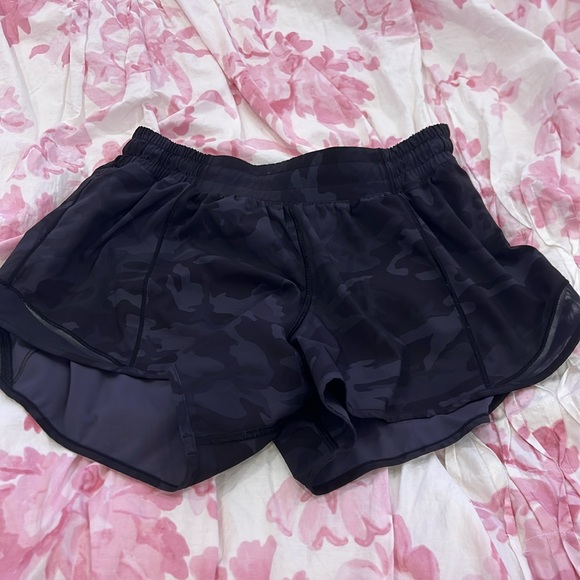 Lululemon Women’s Hotty Hot Low-Rise 4”, Incognito Camo Multi Gator Green/Black - Picture 1 of 2